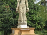斯里兰卡凯拉尼亚皇家大佛寺内的观音菩萨像